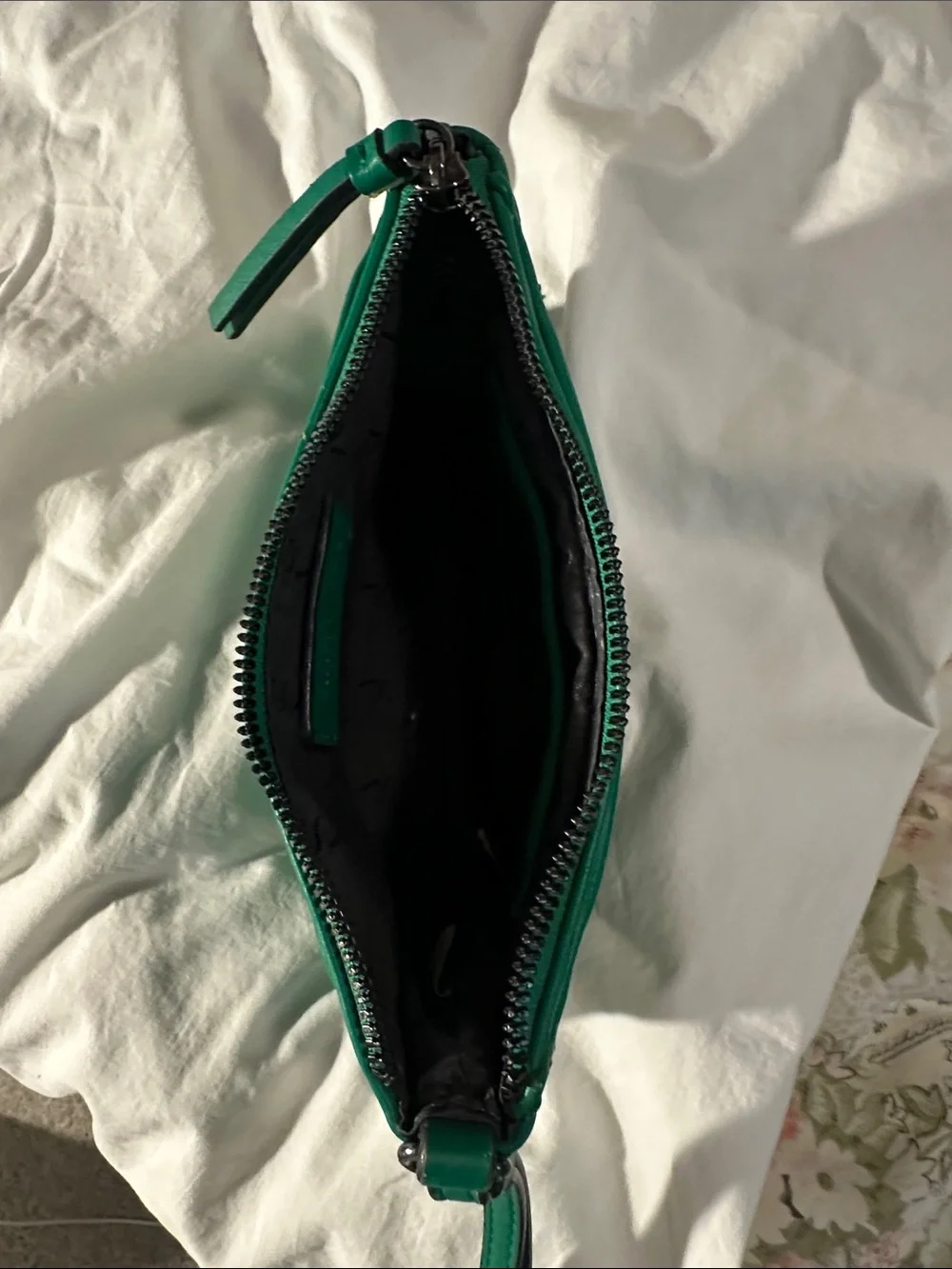 Simply Vera Vera Wang Green Leather Wristlet Clutch
